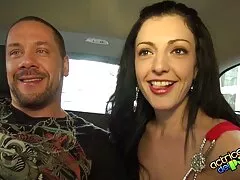 Una chica tetona de pelo azabache está feas xxx recibiendo una gran polla dentro de su raja