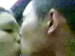 Una milf de tetas increíbles está haciendo cosas calientes a una gran ducha xxx polla