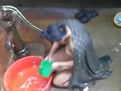 Hottie negra ágil con un coño mojado tiene sexo interracial caliente xxx sexo gratis