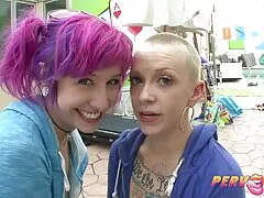 Madrastra rubia madura prueba la polla del novio de su xxx con mi mama hijastra
