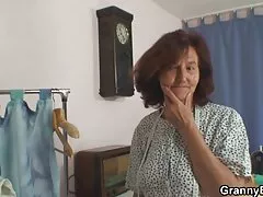 Nerd tiene que ver como su sexy novia es follada por xxx madrasta un extraño