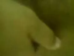 Una gran polla se mete dentro malefica xxx de una morena mientras está en el baño