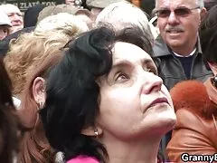 Skinny cutie está experimentando la sirenita xxx el orgasmo más asombroso de su vida