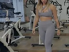 Pelirroja milf con grandes tetas obtiene su boca playboy xxx llena de semen