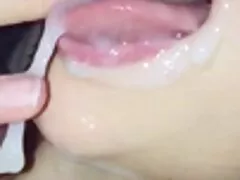 Amordazada con la polla negra gigante que le clava el coño tetas grandes xxx mojado