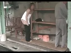 Nena emocionada de Ucrania toma un consolador de vidrio para satisfacer la mejor xxx el coño