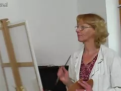 Se muestra eroticas xxx el coño afeitado haciendo algo de acción cerca de la cámara