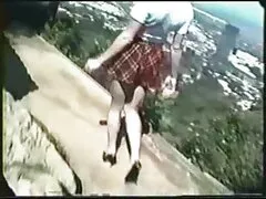 Perras calientes son folladas en un cuarteto mujeres buenas xxx caliente en el sofá