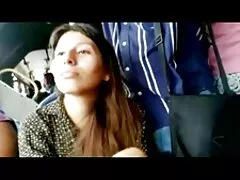 La querida latina de pelo negro se deja follar tan bien en la mujeres musculosas xxx bañera