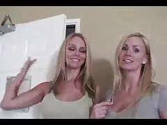 Sexo duro romántico en una bañera de xxx venganza hidromasaje con Amber Cox
