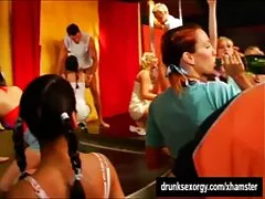 Una morena de culo caliente cabalga una peliculas xxx caseras polla como una profesional ante nosotros