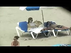 Hombre cachondo aplaude el culo atractivo tia sobrino xxx y se folla el coño mojado de una chica latina