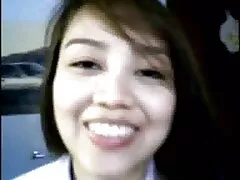 Hottie con tetas falsas usa la erección de su compañero de peliculas pormo cuarto para satisfacer sus necesidades