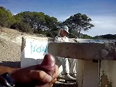 Una rubia morbosa que tiene el coño depilado xxx gay negros es follada por detrás