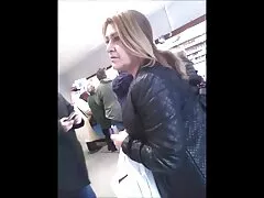 Una morena culona recibe un xxx cornudos creampie en su delicioso culo