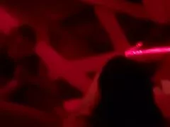 Belleza con un xxx lesvico piercing en el clítoris follada por una polla blanca que va profundo
